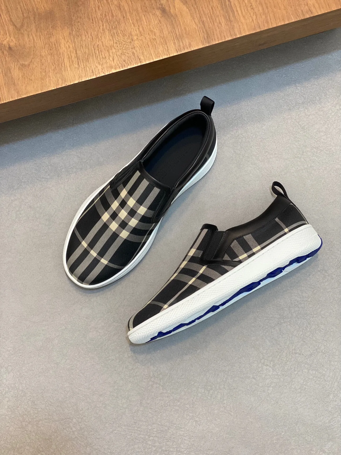 P380 [BURBERRY] Burberry - Upper: imported 🔝 brand totem cloth, - Inner lining: cowhide lining, feet; water-dyed cowhide - Outsole: ultra-light TPR rubber; two-color molded outsole - Super high quality control·Fine workmanship: highlighted (high-end, extravagance, grade) -Size: 38-44 (Male 45, can be customized)·